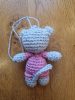 Célia - amigurumi figura 6cm + mese