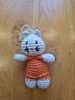 Célia - amigurumi figura 6cm + mese