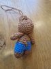 Mirkó - amigurumi figura 6cm + mese