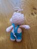 Valter - amigurumi figura 6cm + mese